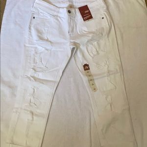 Arizona Jean co - white distressed cropped jean